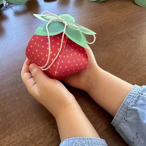 DIY Paper Box Strawberry PRINTABLE, Strawberry Treat Box, Party Supplies, Summer Pool Party, Wedding Favor, Birthday Party Favor, Origami