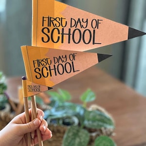 Banderines del primer día de clases, anuncio imprimible del primer día de clases, banderín de lápiz lindo