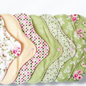 Pack of 7 Washable Sanitary Towels for normal and medium flow (M) - ROSES - Tampons - Pad - Washable cotton towel - Weekly