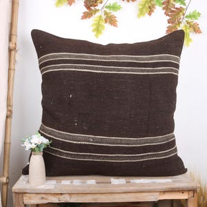 Kissen für Sofa, Designer-Kissen, 32x32 ethnischen Kelim Teppich Kissen, Boho Kissen, braunes Kissen, zeitgenössisches gestreiftes Kissen,