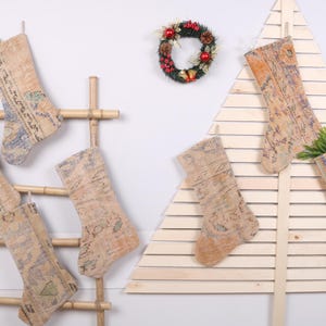 Calza di Natale vintage con tappeto, calza di Natale personalizzata, calza di Natale per bambini, calza di Natale lavorata a maglia, calza di Natale in tela di iuta,