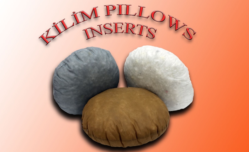 Pode incluir: Tr&ecirc;s enchimentos de almofada redondos em cinza, castanho e branco. O texto "Kilim Pillows Inserts" est&aacute; escrito em vermelho acima das almofadas.