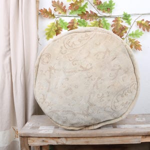 Von Hand gefertigter 20-Zoll-Kelim-Pouf-Ottoman - Schönes Geschenk für Boho-Inneneinrichtungsliebhaber