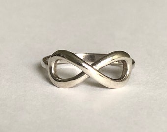 Size 5.5 Ring, 925 Sterling Silver Infinity Band Ring, Vintage, Pre-Owned
