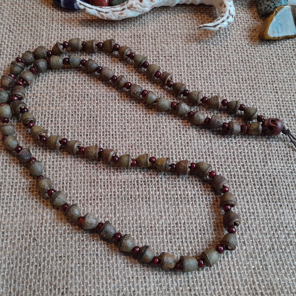 Collier Johnny Depp d'eucalyptus, collier de gousses naturelles, collier de style mala, collier bohème, collier tête de mort