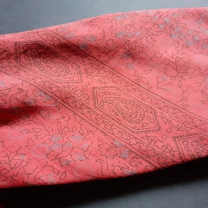 Pañuelo para la cabeza con diseño de Jack Sparrow, desgastado y descolorido. Pañuelo pirata de 101 x 101 cm. Tamaño grande.