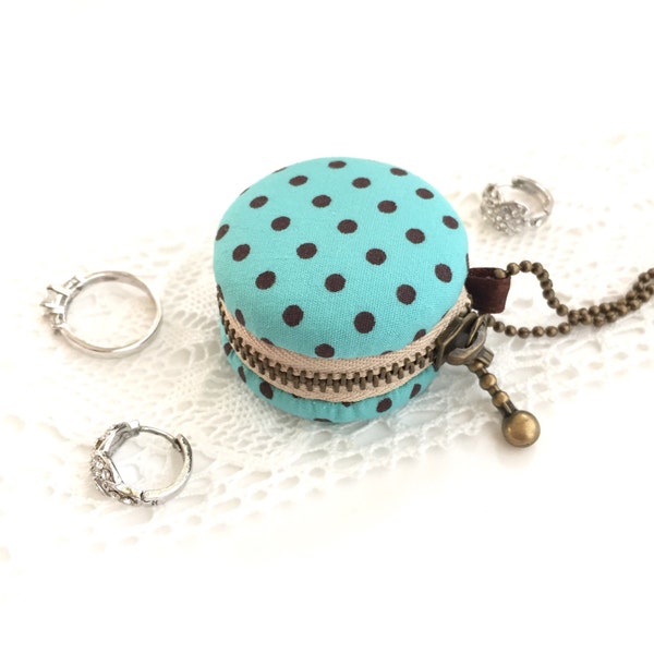 Porte-monnaie Macaron 4 cm, Pochette à bijoux ; bleu vif à pois marron foncé, porte-monnaie bleu, porte-monnaie à pois, étui à bijoux de voyage