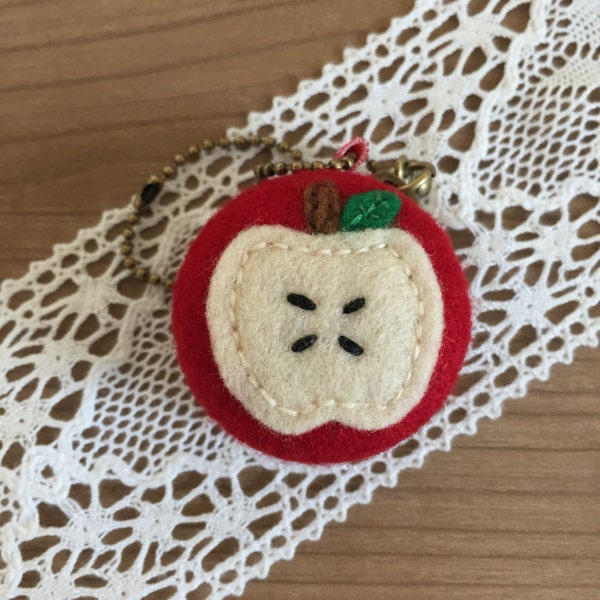 Porte-monnaie macaron pomme en feutre de 4 cm, pochette à macaron, étui à bijoux de voyage, artisanat en feutre, fruit en feutre, joli porte-monnaie