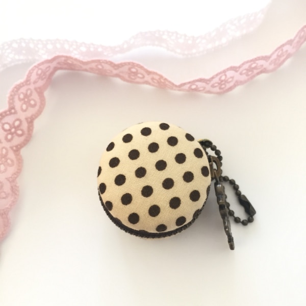 20% DE RÉDUCTION >> Porte-monnaie Macaron 4 cm, étui à bijoux ; pois marron, porte-monnaie à pois