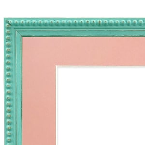 Peut inclure: Un cadre photo turquoise avec un passe-partout rose. Le cadre a un bord perlé.