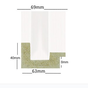K&ouml;nnte beinhalten: Ein wei&szlig;er Rahmen mit einem beigefarbenen Passepartout, der 69 mm x 63 mm misst und 40 mm hoch ist. Das Passepartout hat eine 8 mm breite &Ouml;ffnung.