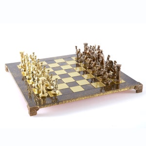 Set di scacchi grande dell&#39;esercito greco romano - Ottone e rame - Scacchiera marrone