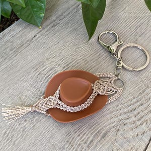 Porte-clés chapeau de cow-boy avec fermoir mousqueton et anneau, lanière décorative en macramé et accessoires de sac à main
