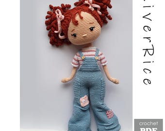 Wzór szydełkowy na lalkę Emily. Wzór zawiera lalkę i ubranka. Ten wzór szydełkowy jest dostępny w języku ANGIELSKIM (z wykorzystaniem terminologii amerykańskiej).