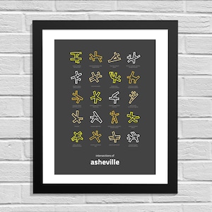Op de afbeelding: Een zwart-witte poster met een donkergrijze achtergrond met een grafische illustratie van straatintersecties in Asheville, North Carolina. De kruisingen zijn weergegeven als abstracte vormen in geel en wit. De tekst "intersections of asheville" is in wit gedrukt onderaan de poster.