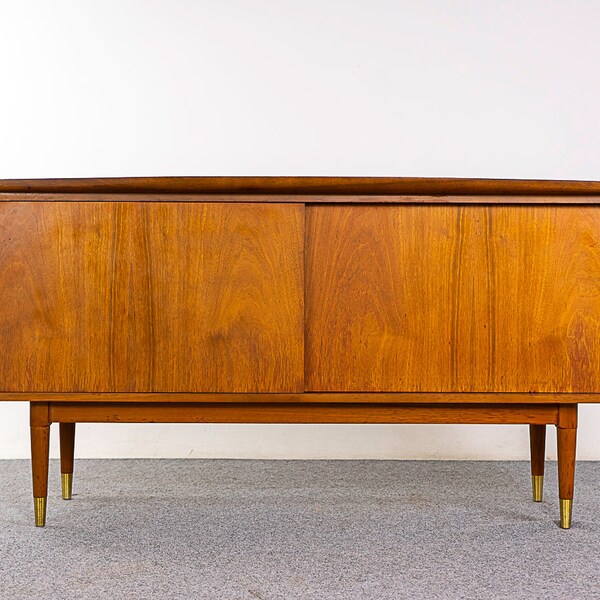 Walnut Mid-Century Sideboard by Deilcraft - (D1154)