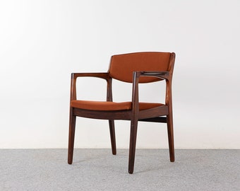 Danish Modern Rosewood Armchair - (322-165.2)