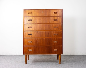 Teak Danish Dresser - (324-140)