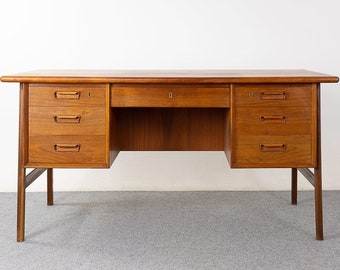 Danish Mid-Century Teak Desk - (322-106)