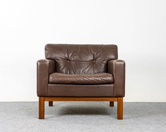 Danish Mid-Century Leather & Teak Lounge Chair - (322-222)