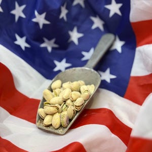 Salted Roasted Pistachios- 8 oz Resealable Bag, Delicious Healthy Snack, Birthday Gifts, Corporate Gifts bild 8