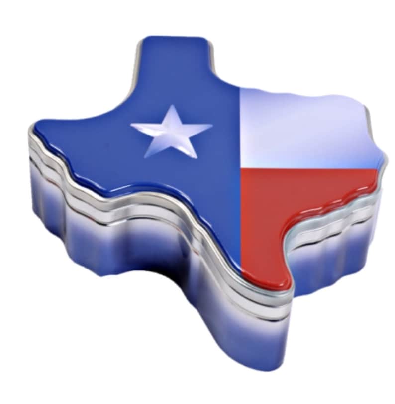 Puede incluir: Una caja de baratijas con forma de Texas con un borde plateado met&aacute;lico brillante. La parte superior est&aacute; dividida en dos secciones: un campo azul con una estrella blanca y una secci&oacute;n roja, blanca y azul, que refleja la bandera del estado de Texas.