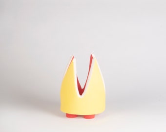 Vase blanc n° 6 Colorul, sculpture unique en céramique jaune et rouge, cadeau de décoration intérieure de luxe, élément décoratif de pièce