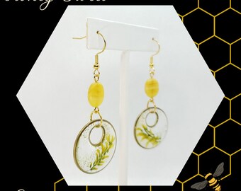 Honey Sweet Collection Item 6 Preserved Dried Wild Flowers Honey Sparkle and Clear Resin Honeycomb Hexagon Bee Inspired