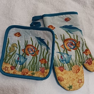 Kitchen Pot Holder and Oven Mitt Under the Sea