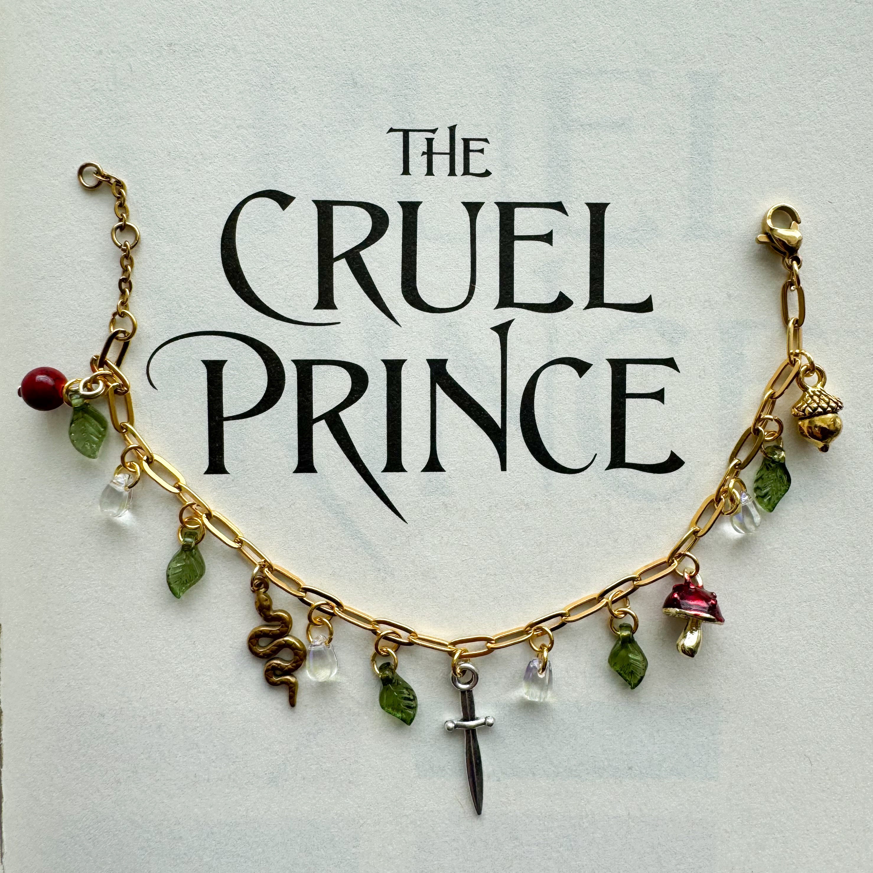 UNDERCOVER but beautiful BOOKチャーム ブレスレット The Cruel Prince Inspired Charm Bracelet | Folk of the Air Bookish