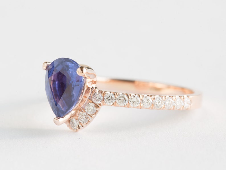 Kleur veranderende saffier ring, paars blauwe saffier, peer verloving ring, kleur veranderende ring, kleur veranderende steen, unieke kleur saffier afbeelding 3