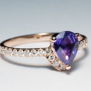 Kleur veranderende saffier ring, paars blauwe saffier, peer verloving ring, kleur veranderende ring, kleur veranderende steen, unieke kleur saffier afbeelding 1