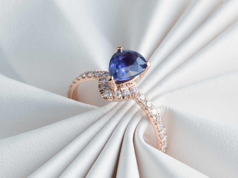 Kleur veranderende saffier ring, paars blauwe saffier, peer verloving ring, kleur veranderende ring, kleur veranderende steen, unieke kleur saffier afbeelding 5