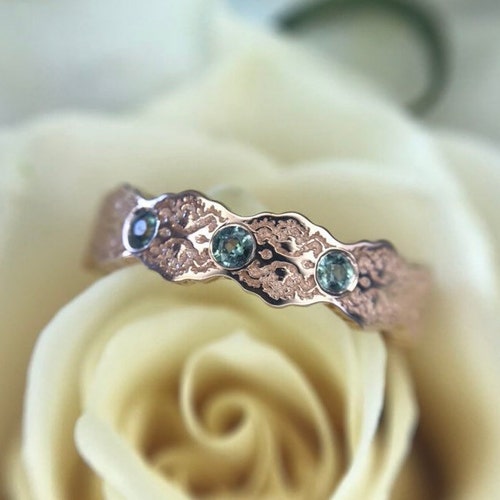 Three Stone Alexandrite Ring, Alexandrite Wedding Band, Gold Wedding Band Alexandrites,Birthstone Wedding Ring,Color Change Alexandrite Ring