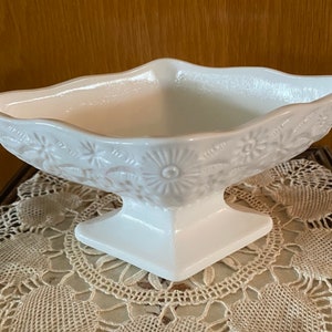 Vintage Indiana Glass Milk Glass Pineapple/Daisy Triangular Pedestal Bowl
