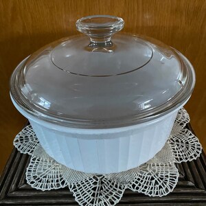 Vintage Corning Ware 1.6L Round Ribbed Casserole Dish