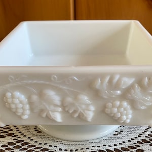 Vintage Westmoreland Milk Glass w/ Grapes/Leaves Candy Dish