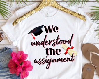Wir haben die Aufgabe graduiert Shirt, 2023 College grad Geschenk, College Abschluss, Abschlusskappe, College Schüler, 2024 graduiert
