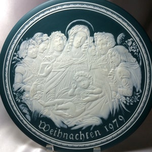Villeroy and Boch Mettlach Christmas Plate, 1979;  Weibnachten; Mother with Child, Mutter mit kind