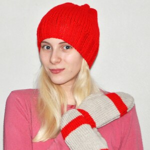 Thin red hat with red and gray mittens image 3