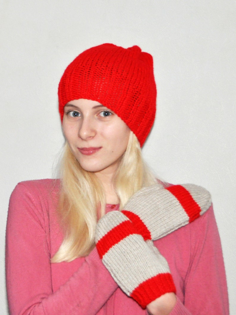 Thin red hat with red and gray mittens image 3