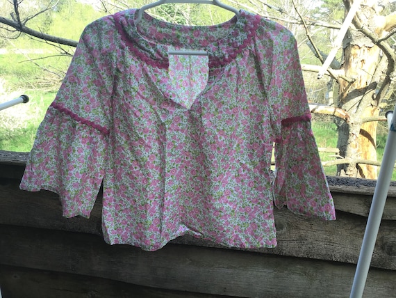 Vintage Handmade Pink Flowers Cotton CROP LENGTH … - image 1