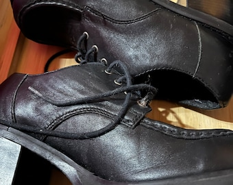 Vintage Women's Black Leather Chunky Oxfords Lace-Up Shoes With 3" Heel - Non-Clunking Rubberized Bottoms - Round Toe - Sz. 8.5 Medium Width