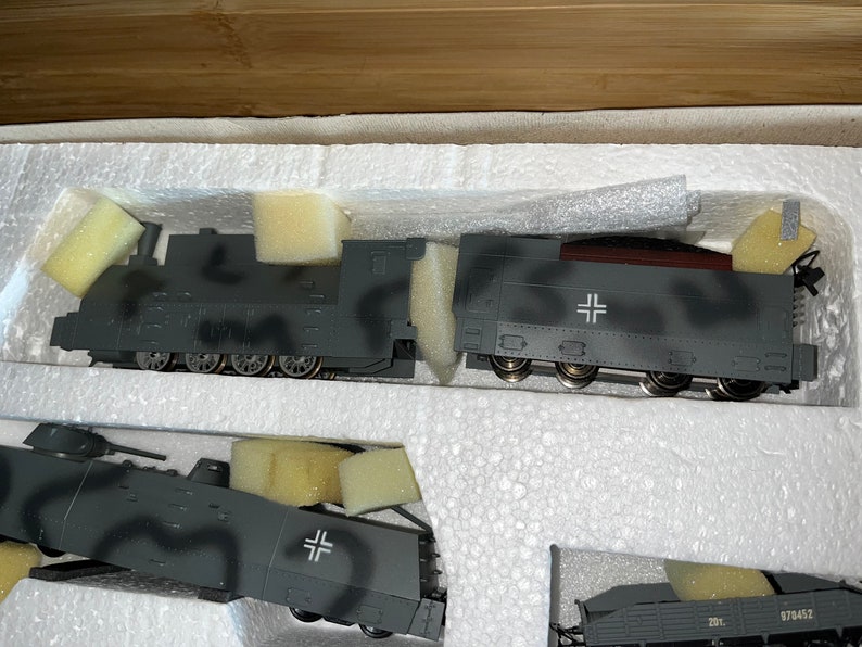 New Armored 5pc. Train Set HO Scale WWII Germany Model Railroad Rare