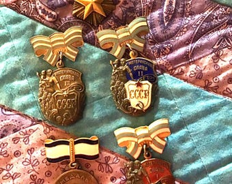 CCCP U.S.S.R. Set Of 5 Orders Of Maternal Glory - Est. 1944 & Awarded To Soviet Women Bearing The Most Children/Message If Outside The U.S.