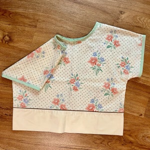 Handmade vintage fabric cropped boxy shirt tee small medium - floral cream with mint trim