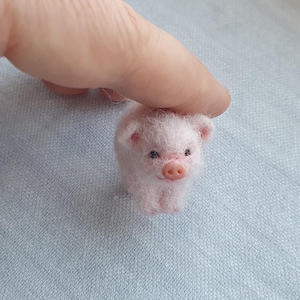 Needle felted pig felted piggy felt pig Feld Pig Ornament handmade 2025 Pig gift animal sculpture felt mini Pig love gift piglet cute 毛氈豬