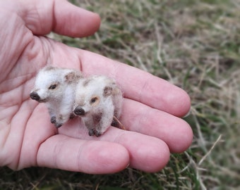 Rzeźba zwierzęcia wykonana metodą filcowania igłowego: prosiaczek, rodzina dzików, słodkie i realistyczne, kolekcjonerskie, spersonalizowane, miniaturowe zwierzęta świnki