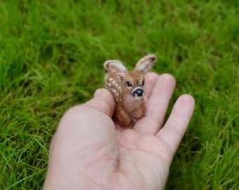 Needle felted animal Deer Fawn  Miniature Deer Art doll Handmade Realistic Spotted Deer Replica for Nature Lovers felted  baby deer  fawn