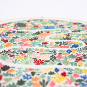 Patrón de bordado Campo floral, Patrón de bordado PDF, Patrón de bordado floral, Descarga digital, Thread Folk, Lauren Merrick imagen 2
